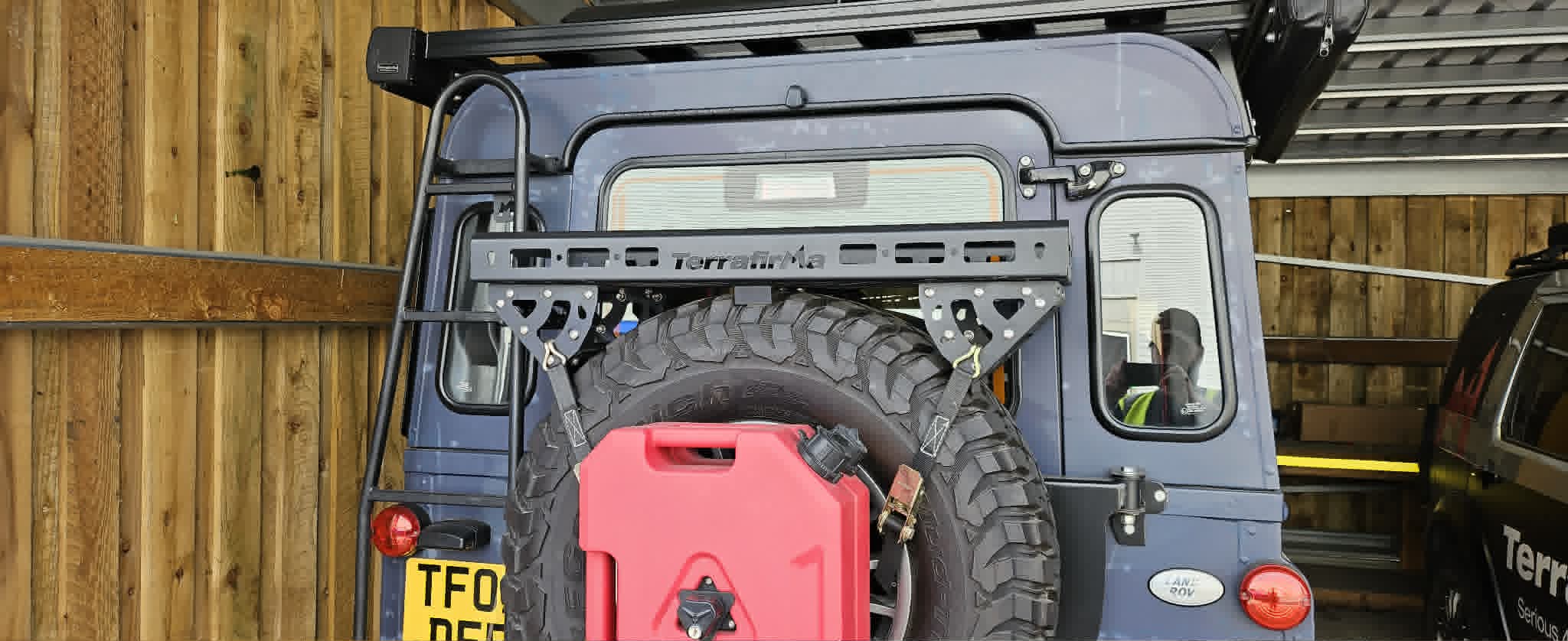 TF065 TERRAFIRMA SPARE WHEEL MOUNTED LUGGAGE RACK
